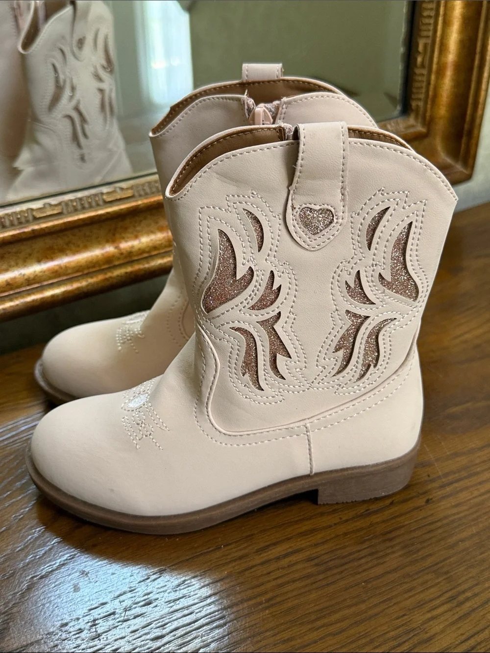 New without tag. Girls light pink Western Booties with Glitter Cutouts. Size 10. - Picture 11 of 11